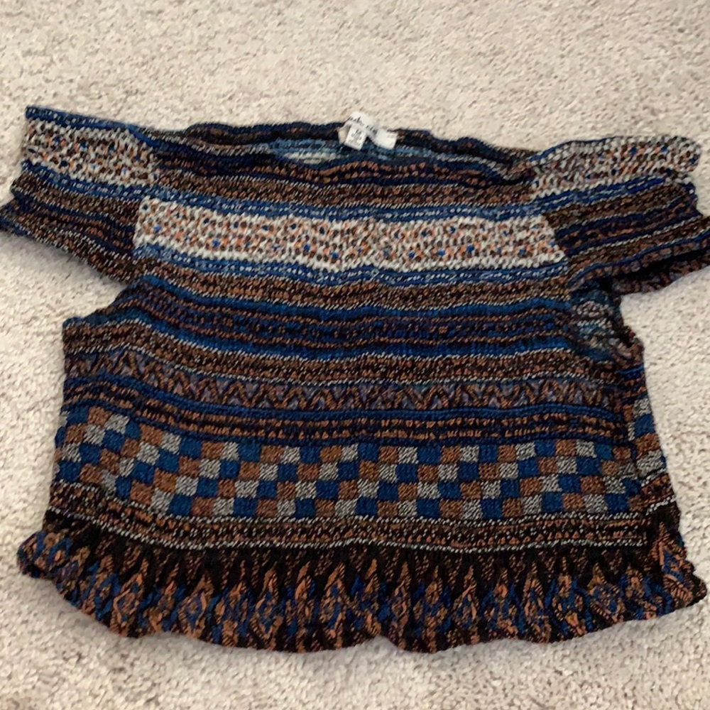 Size Medium Bleuh Ciel Fitted Beautiful Crop Top